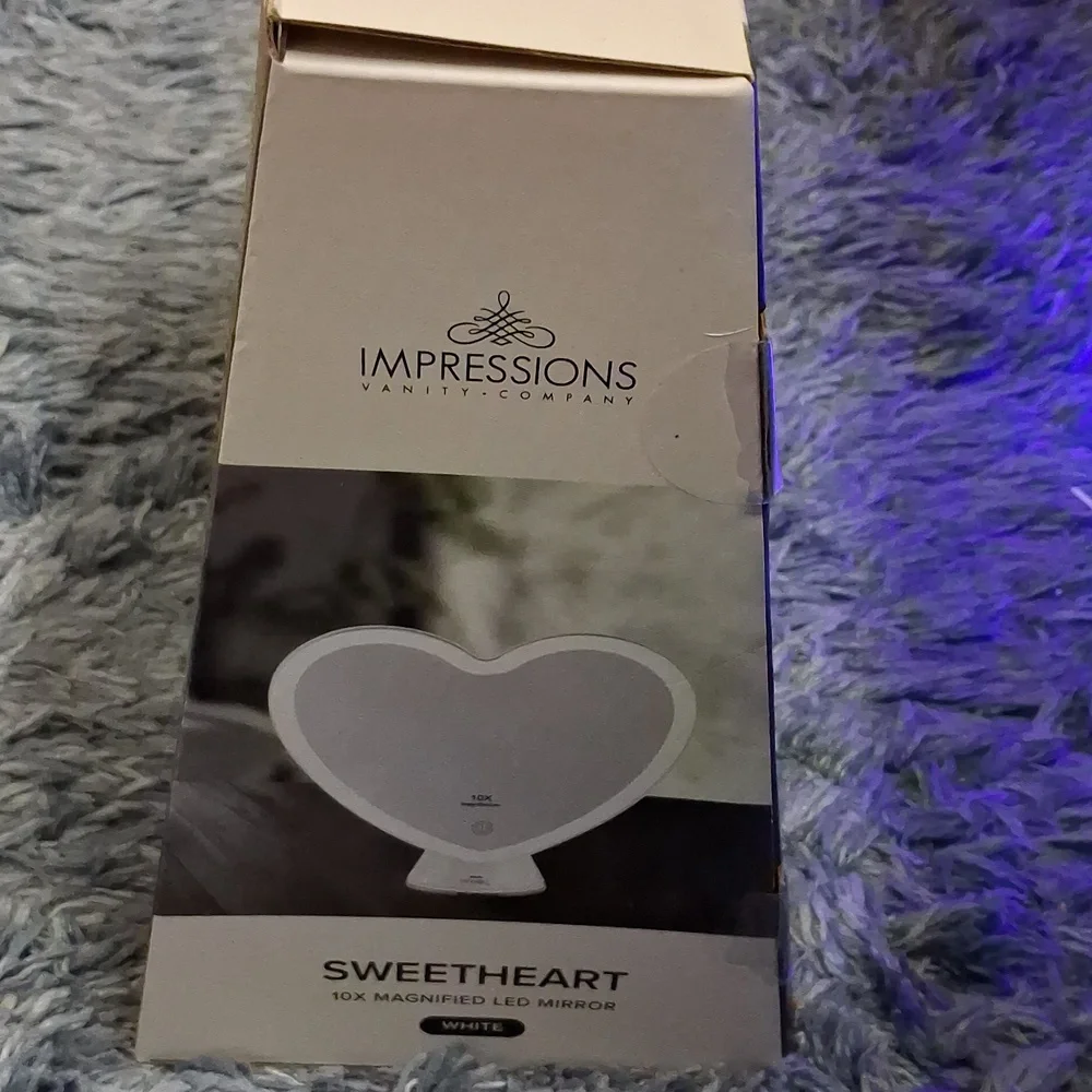 Impressions LED Sweetheart 10x White Heart Vanity Mirror NWT NIB